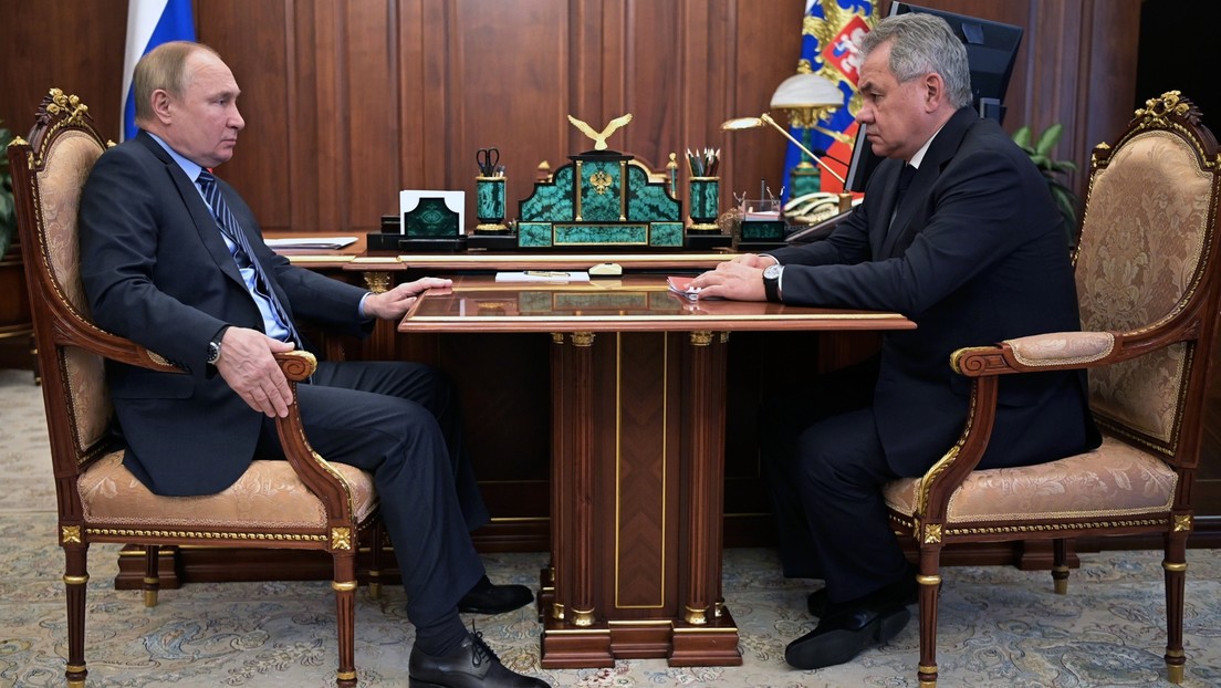 Wladimir Putin bespricht aktuelle Lage mit Verteidigungsminister Schoigu