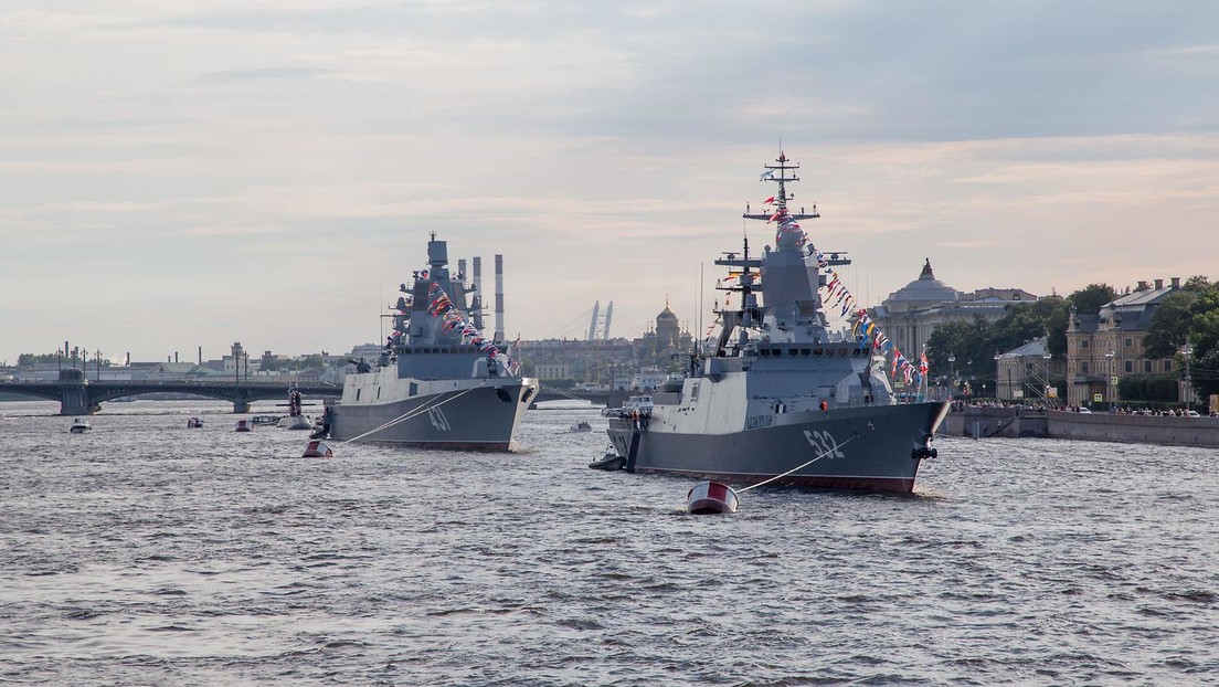 LIVE: Tag der Marine in Sankt Petersburg – deutsche Simultanübersetzung