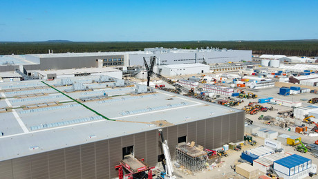 Fließband nicht schnell genug: Musk lässt Tesla-Produktion in Grünheide für Umbau stoppen