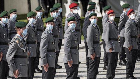 Impfpflicht für Soldaten: Oberste Verwaltungsrichter "zweifeln nicht an Neutralität von RKI und PEI"