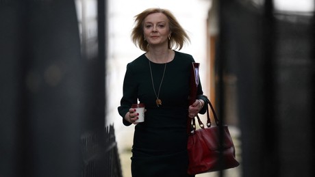 Liz Truss kandidiert für den Posten des britischen PMs – Mehr antirussische Rhetorik erwartet