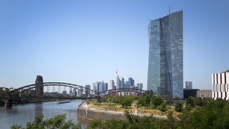 EZB erhöht Leitzinsen im Euroraum unerwartet deutlich