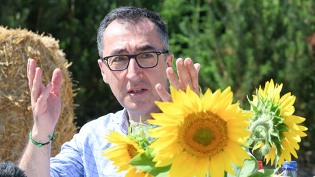 Özdemir will Umweltauflagen für Bauern nicht senken – trotz drohender Lebensmittelknappheit