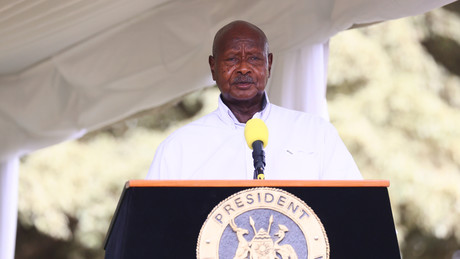 Ugandas Präsident lobt Russlands langjährige Unterstützung für antikoloniale Bewegung in Afrika