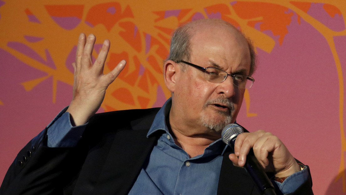 "Die Nachrichten sind nicht gut" – Salman Rushdie wird nach Anschlag künstlich beatmet