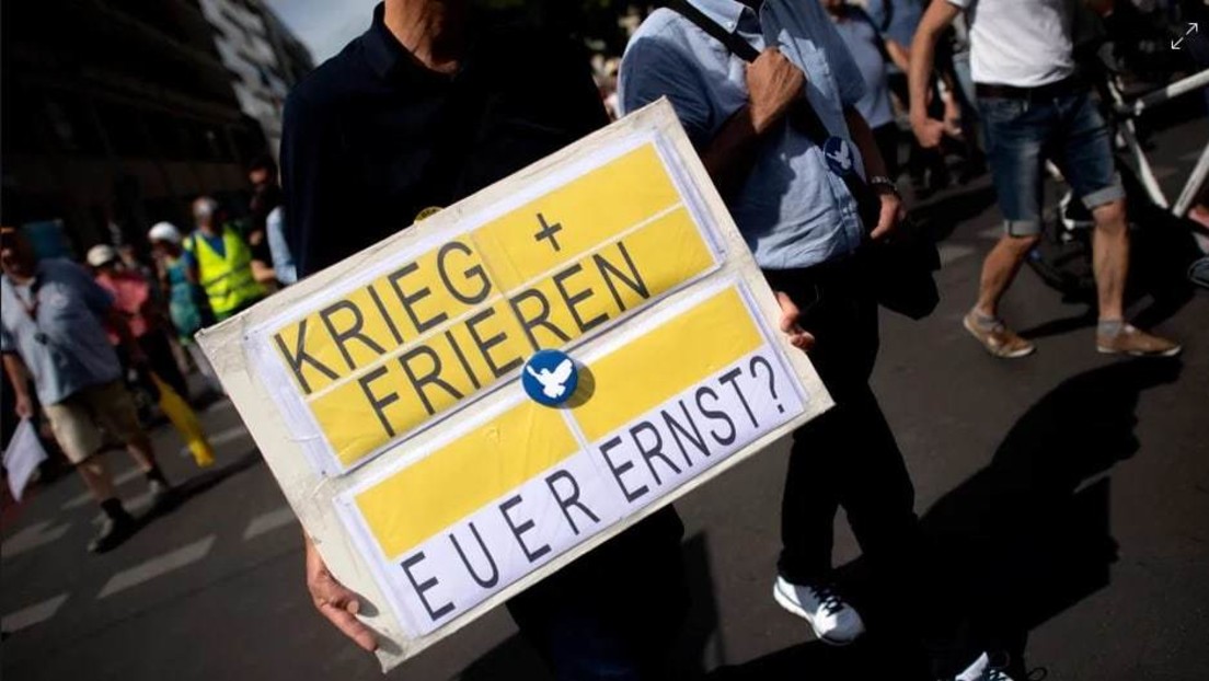 LIVE: "Erhebliche Schäden der Wirtschaft" – Handwerker protestieren in Dessau gegen Krieg