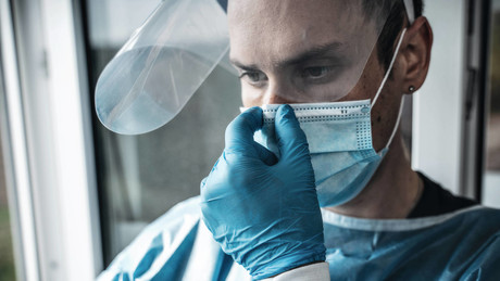 Kliniken behandeln immer weniger Patienten – doch der Anteil der COVID-Fälle wächst seit Impfbeginn