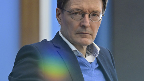 Lauterbach's color emptiness: logic sprayed away?