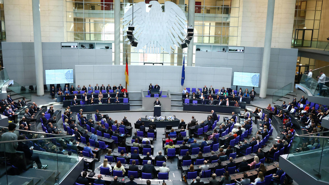 LIVE: 49. Sitzung des Bundestages | Haushaltsgesetz | Einsparungen bei Kinder- und Jugendpolitik