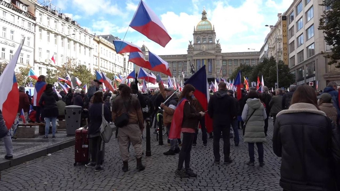 LIVE: Demonstration in Prag gegen Regierungspolitik in der Sanktionskrise