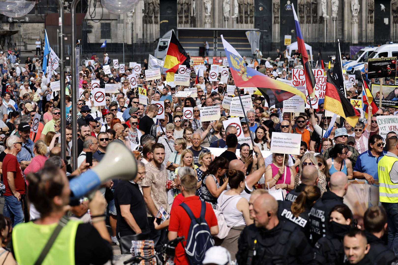 В европе началось. Демонстрации в Европе. Митинг. Митинги во Франции. Протесты в Германии.