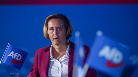 Karl Lauterbach zeigt Beatrix von Storch an