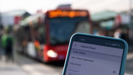 Kommunen warnen: Neun-Euro-Ticket-Nachfolger könnte zu Kollaps des Nahverkehrs führen