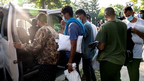 Liberale lieben illegale Migranten – bloß nicht in der eigenen noblen Nachbarschaft