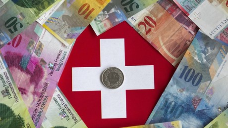 Neuer Tiefststand: Ist der Franken so stark, oder der Euro so schwach?