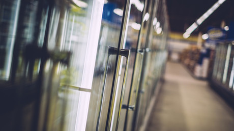 Schweizer Einzelhandelsriesen Migros und Coop drehen Heizung auf 19 Grad runter