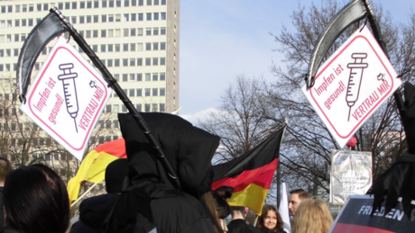 AstraZeneca vor Gericht: Nicht bereit, Schadensersatz für Impfschäden zu zahlen