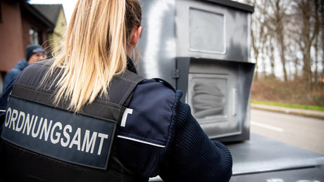 Schwerin rüstet auf: Ordnungsamtsmitarbeiter tragen nun schusssichere Westen
