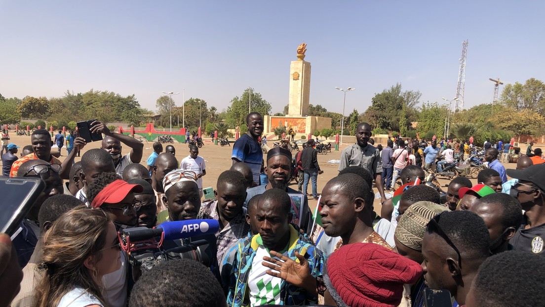 Nach Putsch in Burkina Faso: Demonstranten schwenken russische Fahnen
