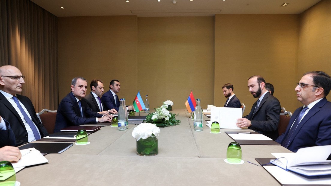 Treffen zwischen Armenien und Aserbaidschan: Bedingungen des Friedensvertrags diskutiert