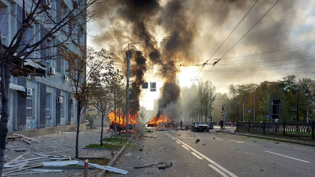 Berichte: Raketentreffer in Städten überall in der Ukraine, am SBU-Gebäude und nahe Präsidialamt
