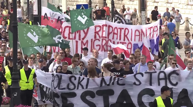 Hundreds rally in Poland in rival demonstrations over immigrants (VIDEO)