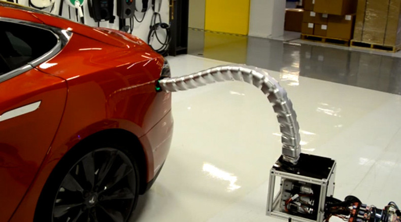 Goodbye humans! Tesla's new 'Snakebot' charger slithers into sockets (VIDEO)