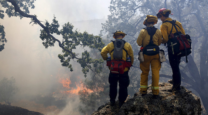 4,000 California prisoners are fighting wildfires for a pittance