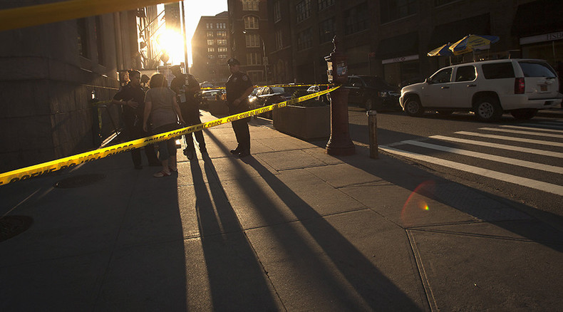 Gunman murders guard, kills self at Manhattan federal building