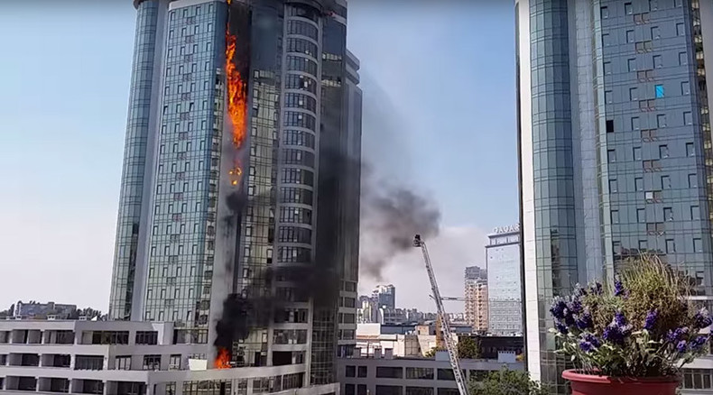 Luxury tower block in Ukraine goes up in flames (VIDEOS)