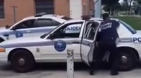 Pennsylvania police brutalize singing man - video
