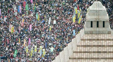 ‘Never again!’ Japanese hold massive rally to protest Abe’s foreign wars bill (PHOTO, VIDEO)