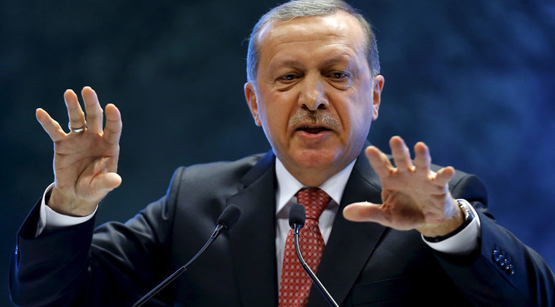 Erdogan says West only interested in oil in Iraq & Libya, slams refugee crisis response