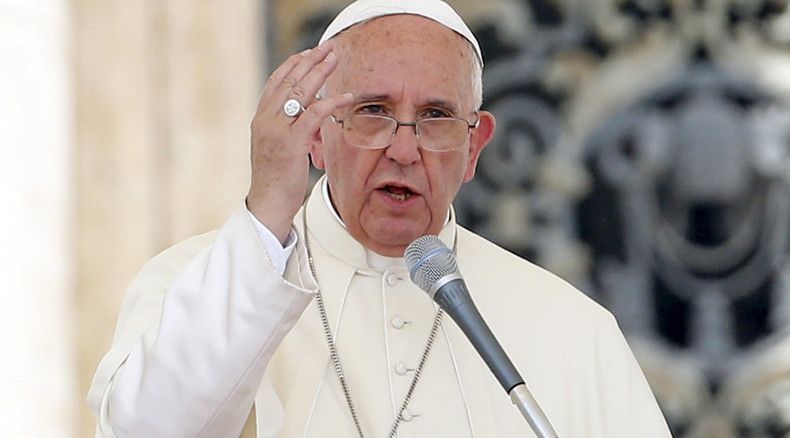 Pope Francis calls on every European parish to host a refugee family