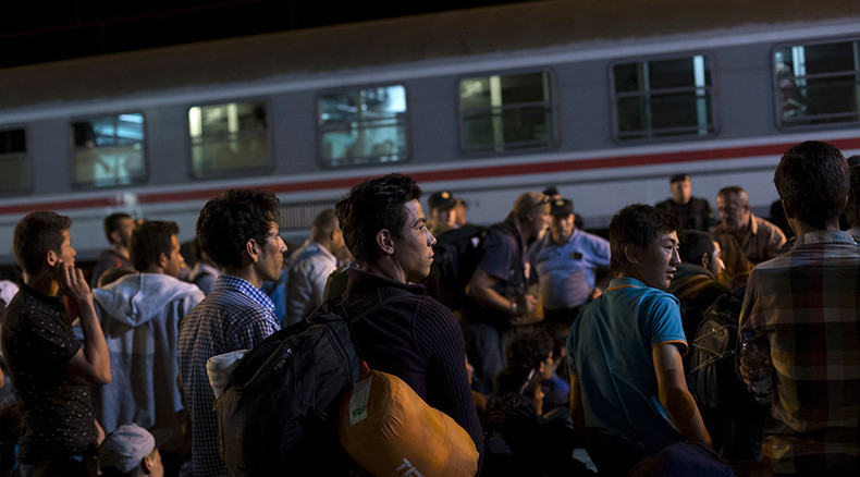 Refugee and migrant crisis: Hungary finishes border fence, slams Croatia after train incident