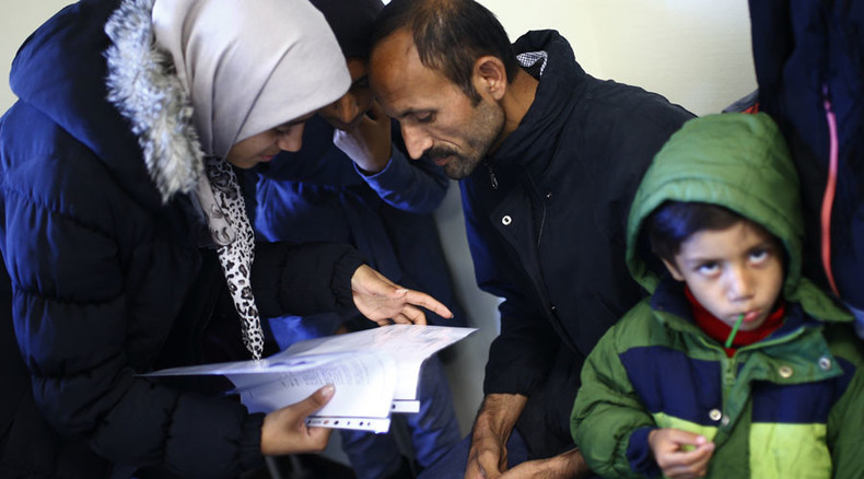 Germany translates its constitution into Arabic to help refugees integrate