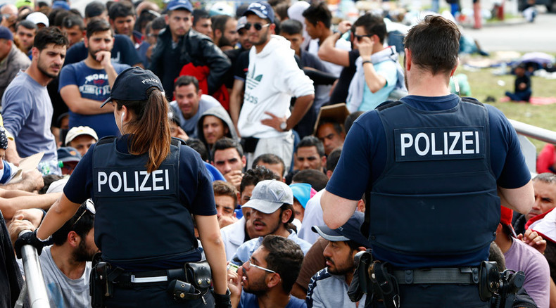 Germany fears up to 1.5mn refugees to arrive in 2015, calls for limits on influx to EU