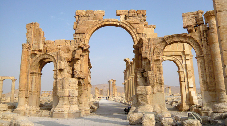 ISIS terrorists blow up iconic 2,000yo Arch of Triumph in Palmyra