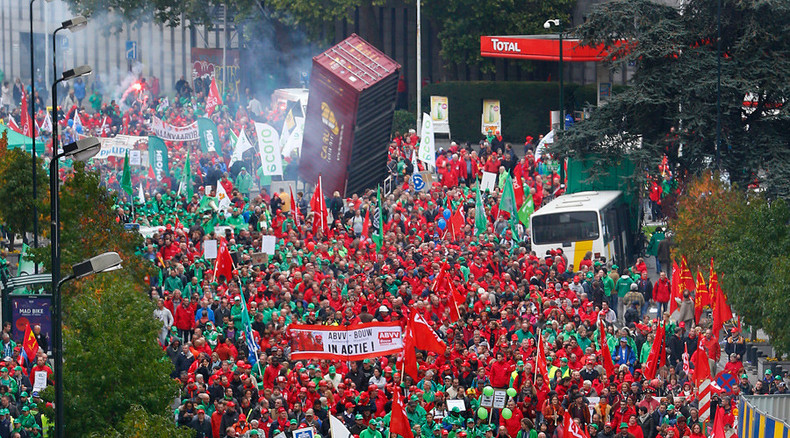 Over 80k show up for anti-austerity rally in Brussels, police use water cannon (IMAGES)