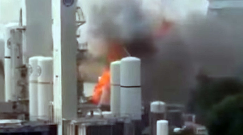 1 dead, 7 injured in massive Singapore warehouse explosion & fire (VIDEO)