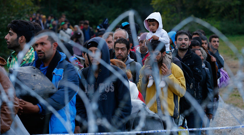 Hungary to close border with Croatia to stop refugee influx
