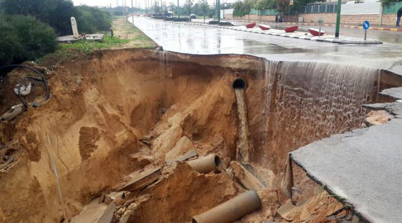 Heavy flooding in Israel leads to road collapse, submerged cars (VIDEOS)
