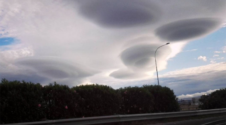 Mesmerizing cloudscape over Cape Town resembles alien invasion (PHOTOS)
