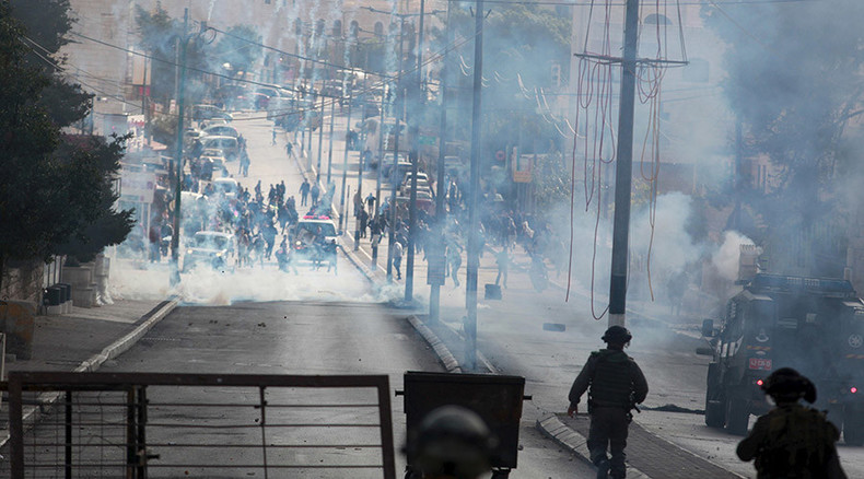Dozens of Palestinians injured in clashes on anniversary of Arafat’s death (VIDEO)