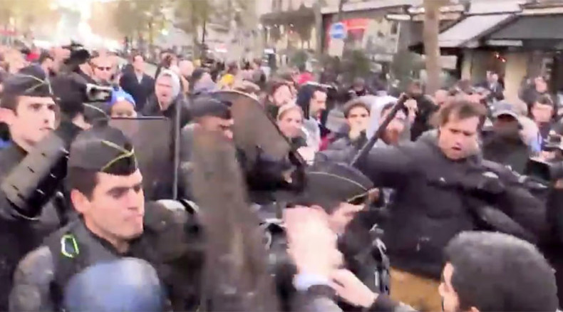 Scuffles as pro-refugee demo in Paris defies protest ban (VIDEO)