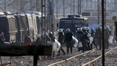 Greece evicts 2,300 migrants from Macedonian border camp (VIDEO)