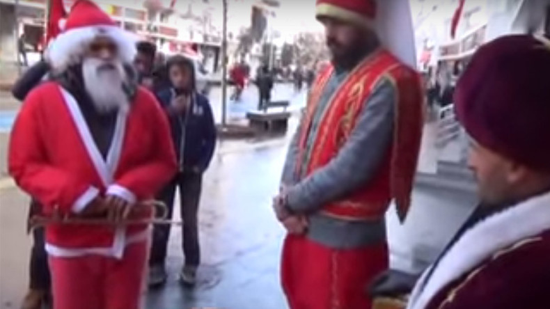 Santa ‘converts’ to Islam after ‘altercation’ with Ottoman soldiers (VIDEO)