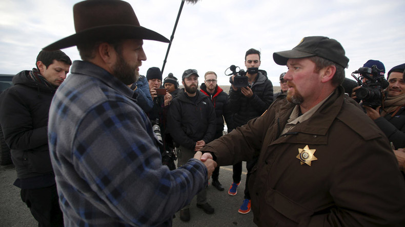 Leader of armed Oregon militia rejects county sheriff offer to end standoff