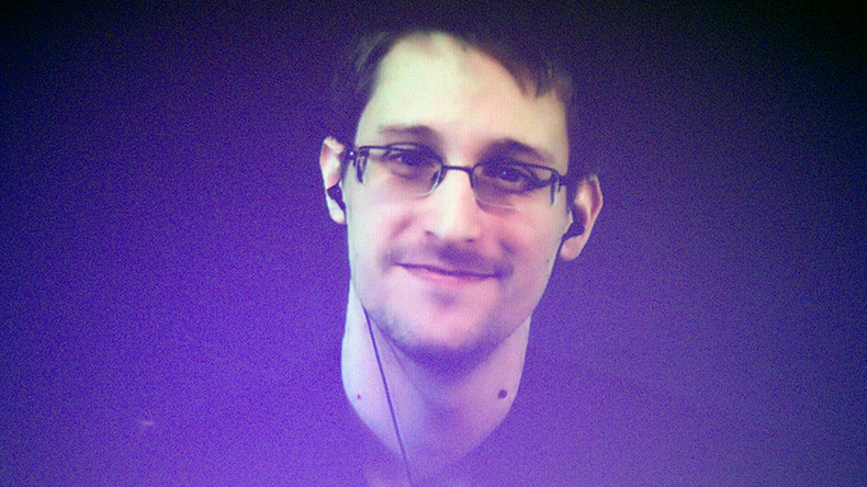 ‘Can’t arrest a robot’: Snowden's hi-tech disguise surprises audience at Vegas convention