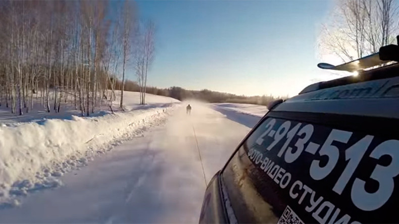 Russian daredevil skis at 130kph down icy Siberian road (VIDEO)